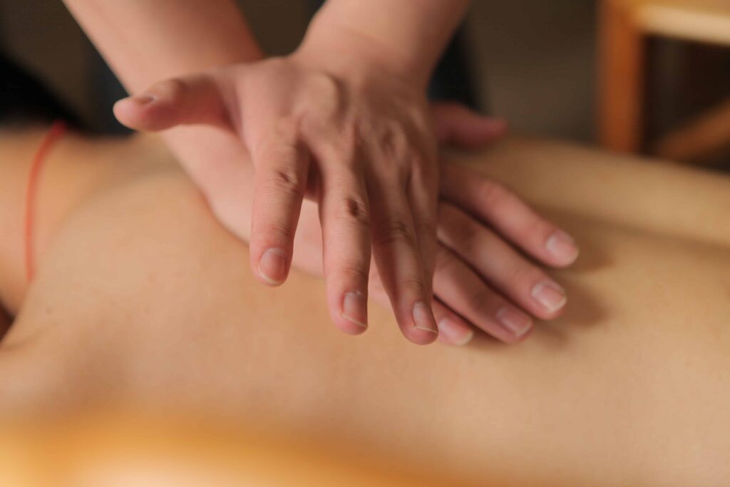 Massaggio a due mani